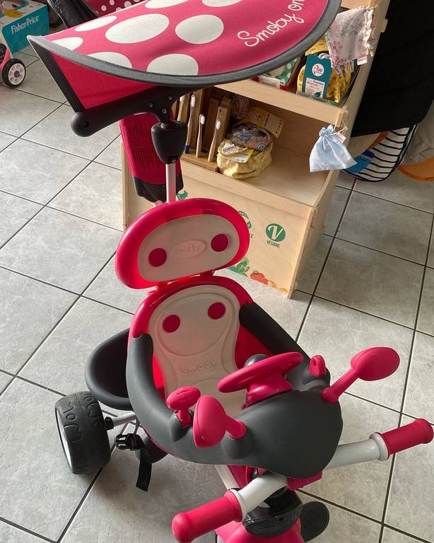 Tricycle rose avec canne
